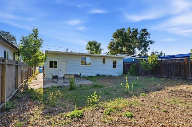 1030 Bradley Way, East Palo Alto, CA 94303