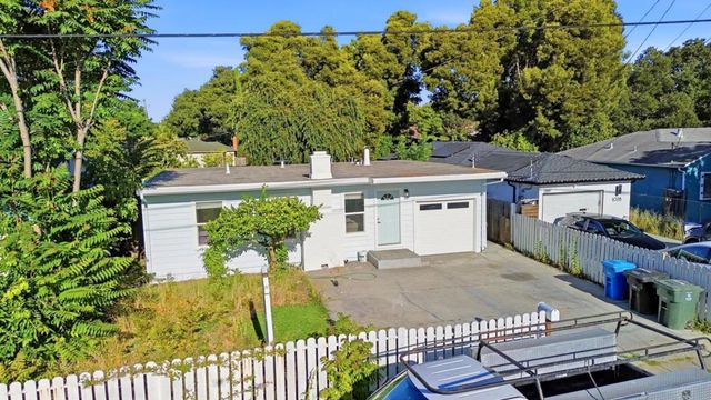 1030 Bradley Way, East Palo Alto, CA 94303
