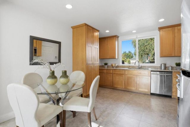 1030 Bradley Way, East Palo Alto, CA 94303