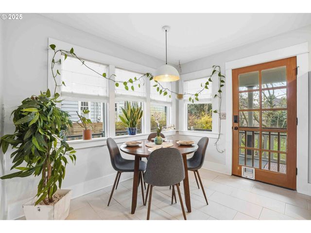 832 N EMERSON St, Portland, OR 97217