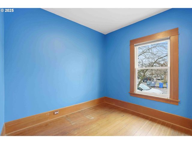 832 N EMERSON St, Portland, OR 97217