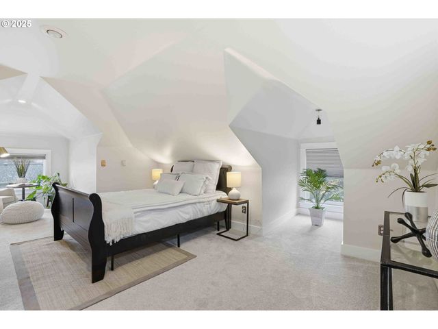 832 N EMERSON St, Portland, OR 97217