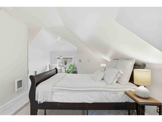 832 N EMERSON St, Portland, OR 97217