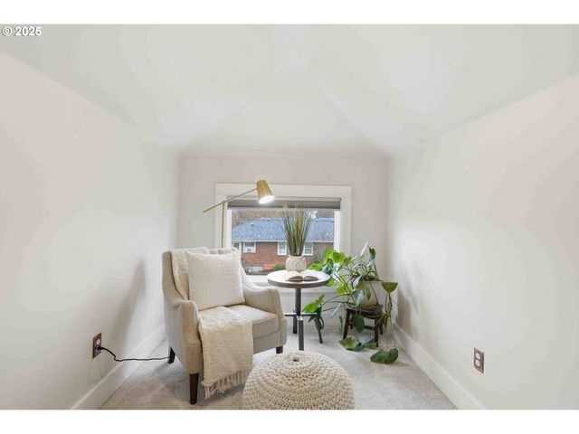 832 N EMERSON St, Portland, OR 97217