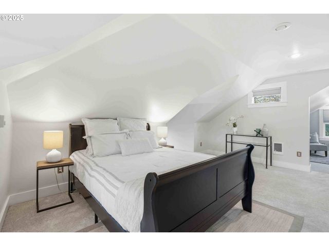 832 N EMERSON St, Portland, OR 97217