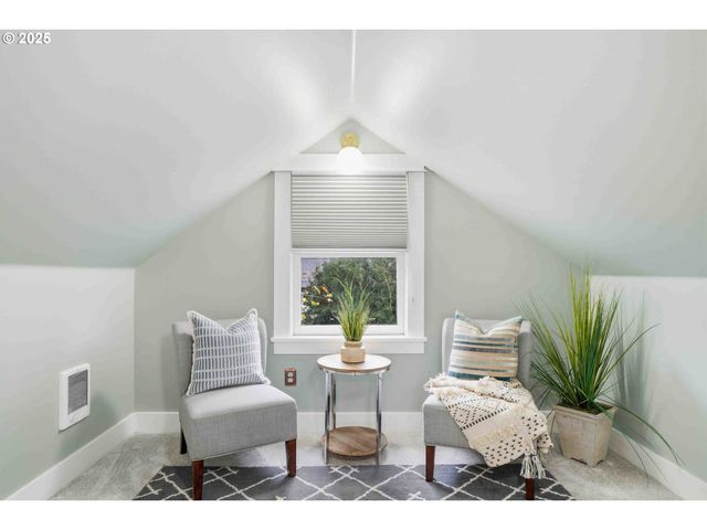 832 N EMERSON St, Portland, OR 97217