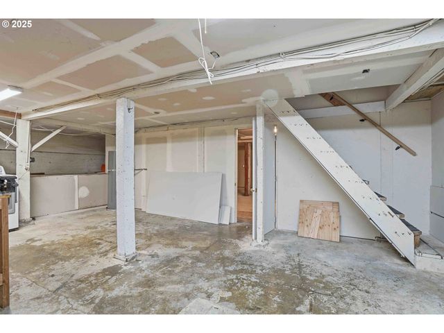 832 N EMERSON St, Portland, OR 97217