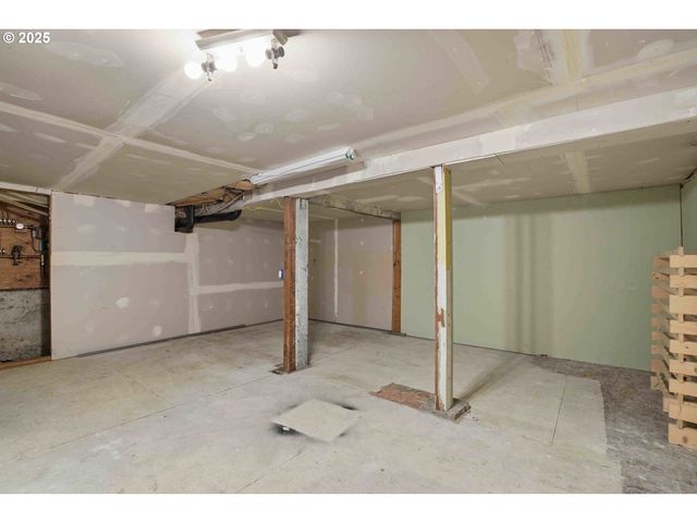 832 N EMERSON St, Portland, OR 97217