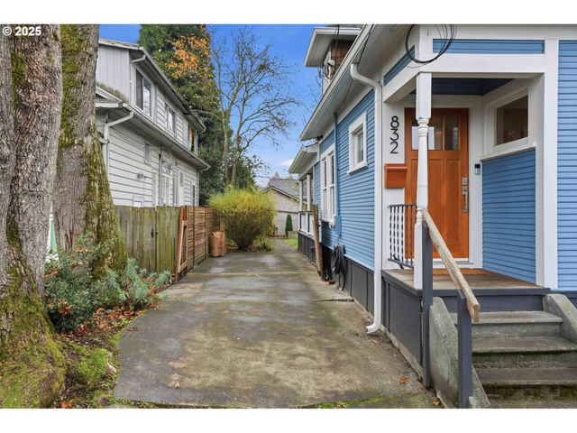 832 N EMERSON St, Portland, OR 97217