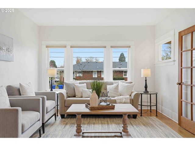 832 N EMERSON St, Portland, OR 97217