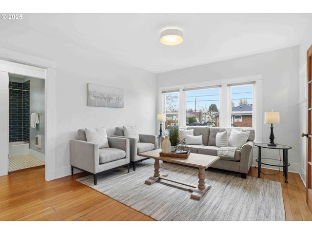 832 N EMERSON St, Portland, OR 97217