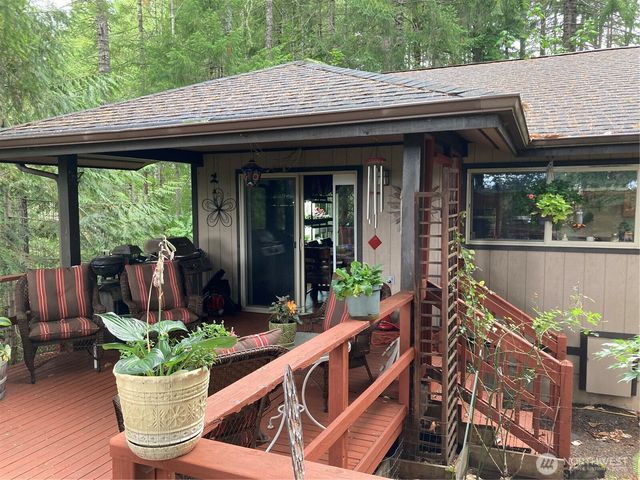 21 N Beaver Place N, Hoodsport, WA 98548