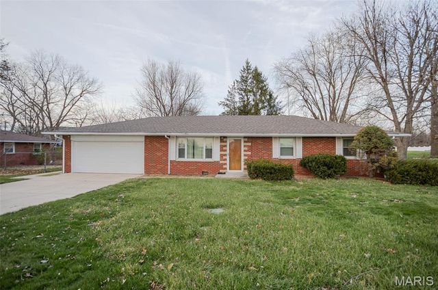 7132 W Main Street, Maryville, IL 62062