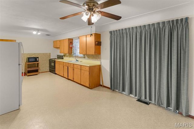 7132 W Main Street, Maryville, IL 62062