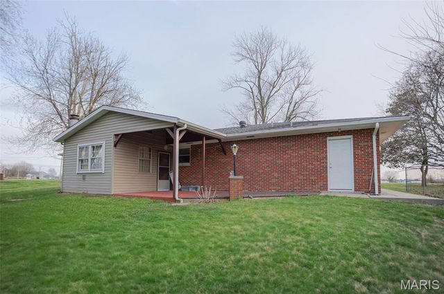 7132 W Main Street, Maryville, IL 62062