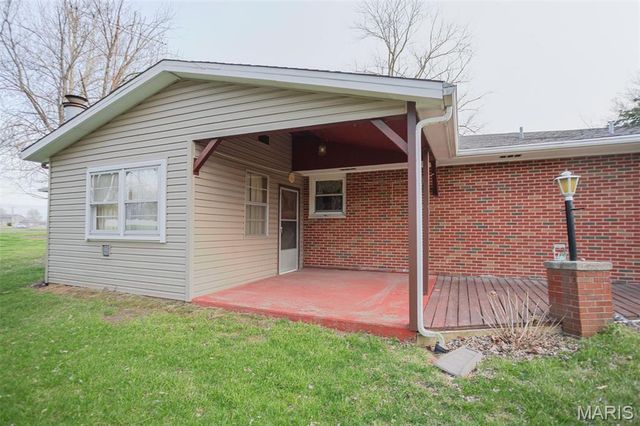 7132 W Main Street, Maryville, IL 62062