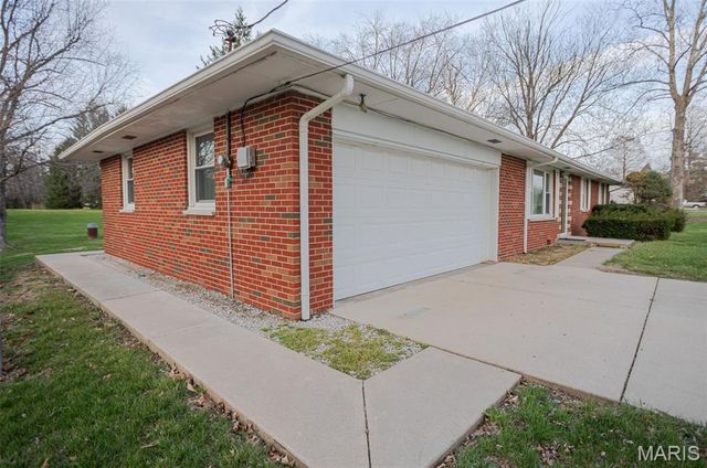 7132 W Main Street, Maryville, IL 62062