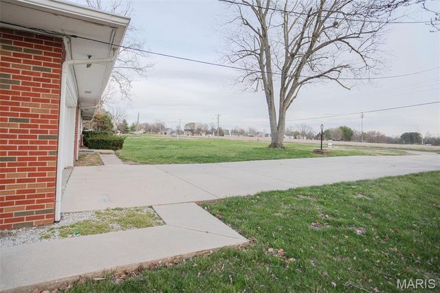 7132 W Main Street, Maryville, IL 62062