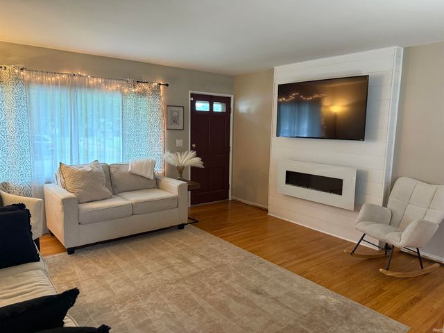 4532 E Macgregor Road, South Bend, IN 46614