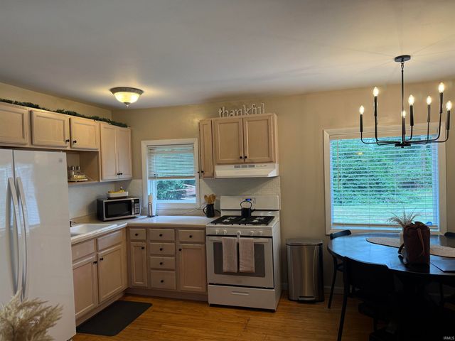 4532 E Macgregor Road, South Bend, IN 46614