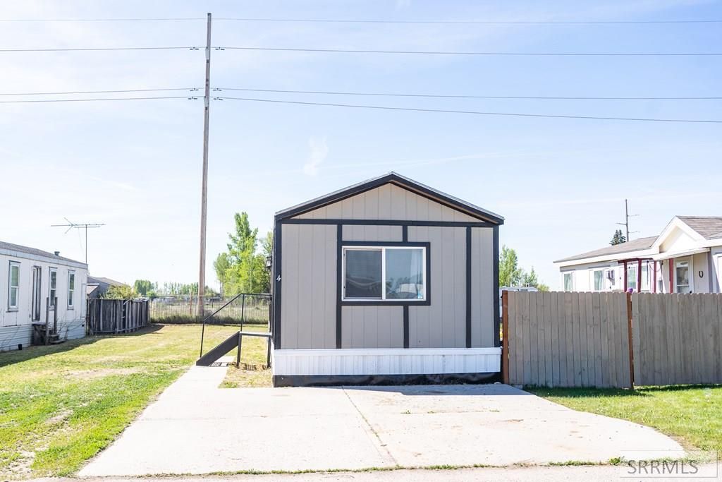 Image 17 of property listing at 4986 S 2000 W # 4, Rexburg, ID 83440