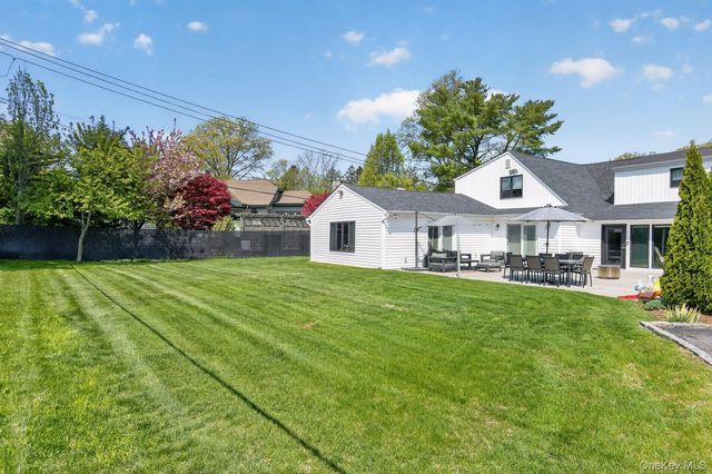 2 Sherwood Lane, Roslyn Heights, NY 11577