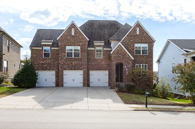 2033 Callaway Park Pl, Thompsons Station, TN 37179