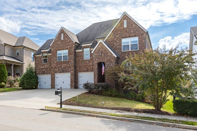 2033 Callaway Park Pl, Thompsons Station, TN 37179