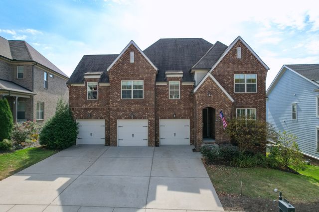 2033 Callaway Park Pl, Thompsons Station, TN 37179