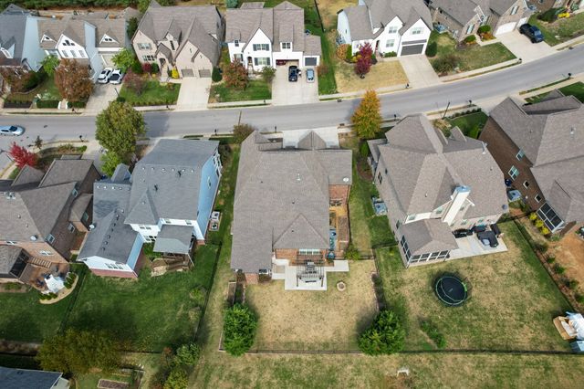 2033 Callaway Park Pl, Thompsons Station, TN 37179