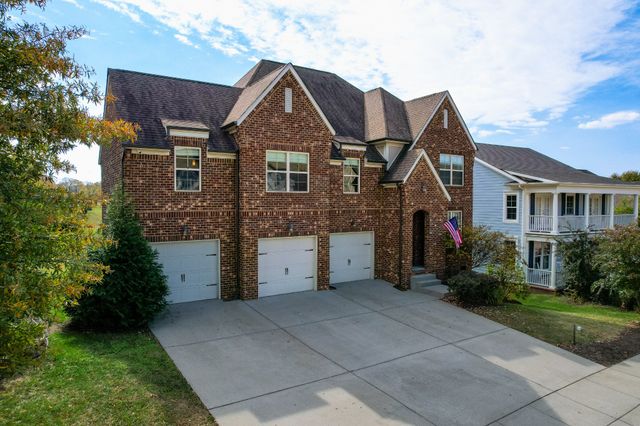 2033 Callaway Park Pl, Thompsons Station, TN 37179