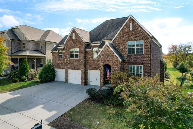 2033 Callaway Park Pl, Thompsons Station, TN 37179