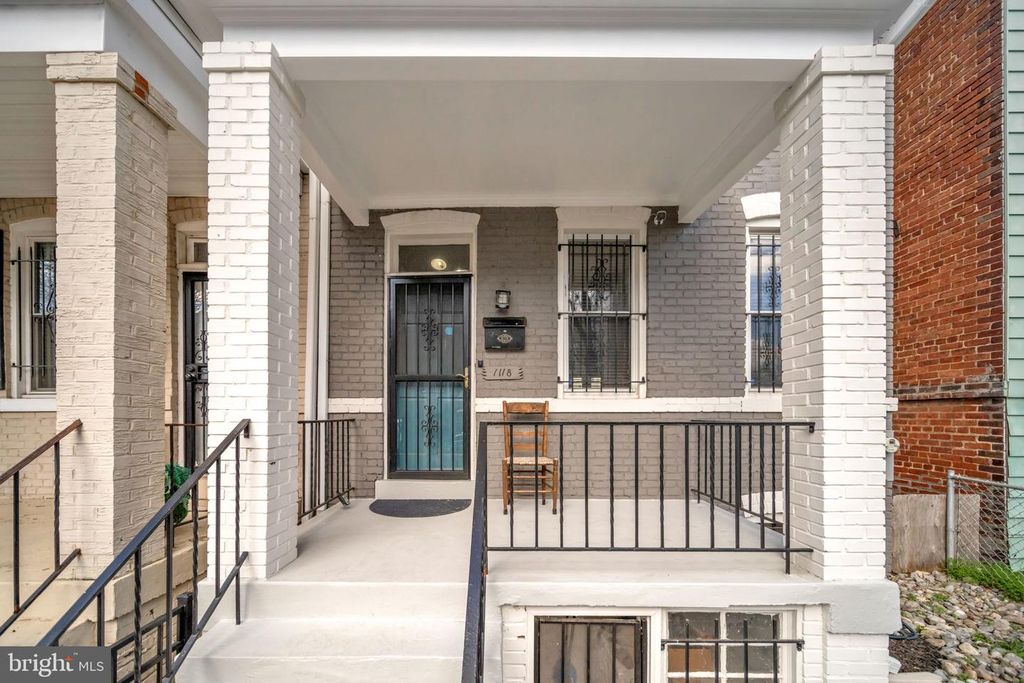 1118 STAPLES ST NE, Washington, DC 20002