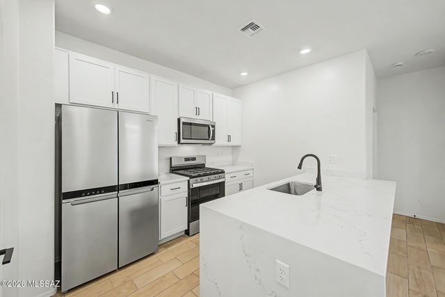 6415 S Ambarella Drive, Tucson, AZ 85756