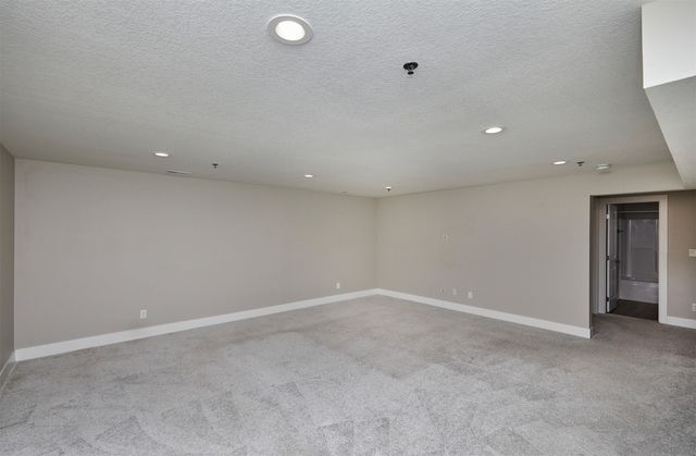 4471 Lower Beaver Road, Des Moines, IA 50310