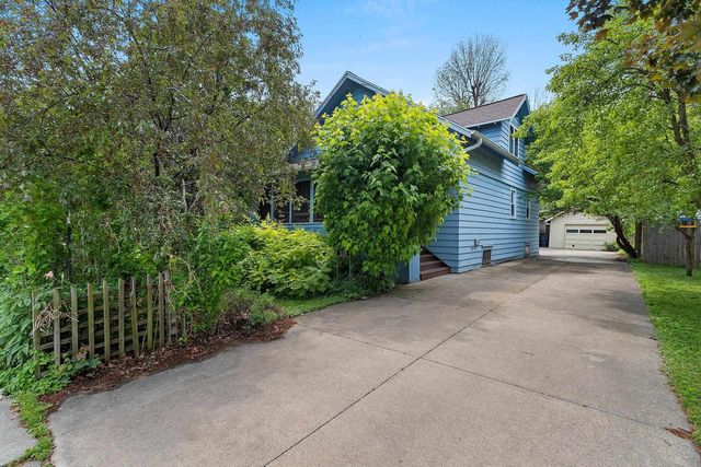 579 OAK STREET, Neenah, WI 54956
