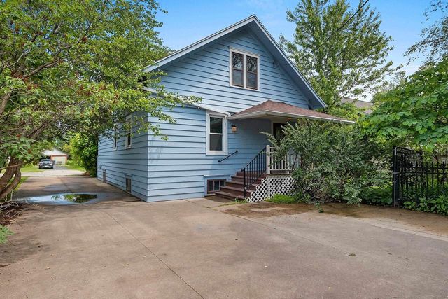 579 OAK STREET, Neenah, WI 54956