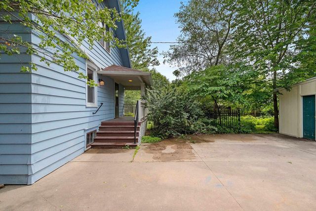 579 OAK STREET, Neenah, WI 54956