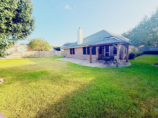 17507 N Riata Lake Drive, Cypress, TX 77433