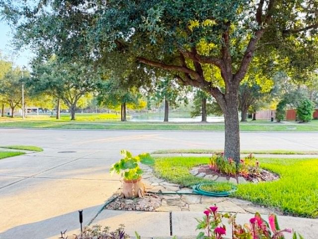 17507 N Riata Lake Drive, Cypress, TX 77433