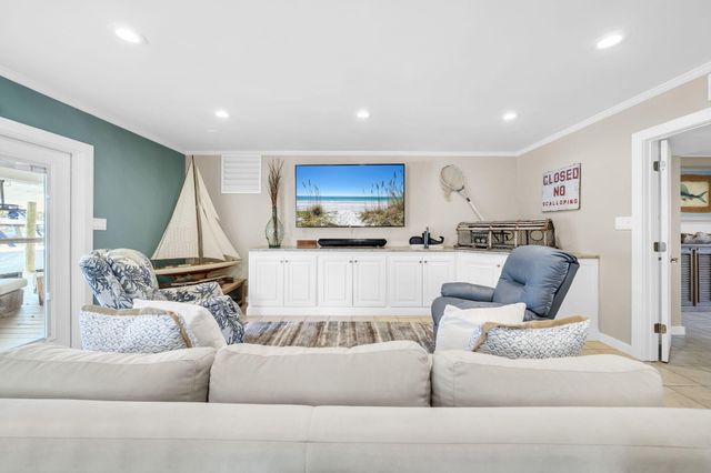 610 Lagoon Drive, Destin, FL 32541