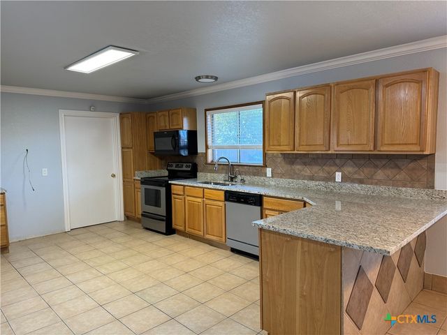 1338 Canary Lane, Seguin, TX 78155