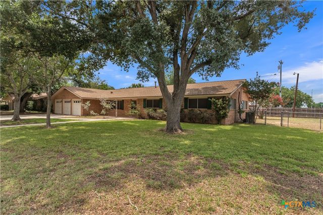 1338 Canary Lane, Seguin, TX 78155