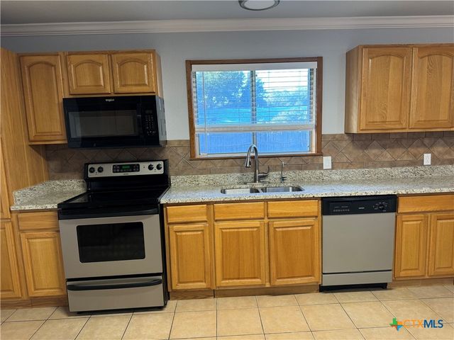 1338 Canary Lane, Seguin, TX 78155