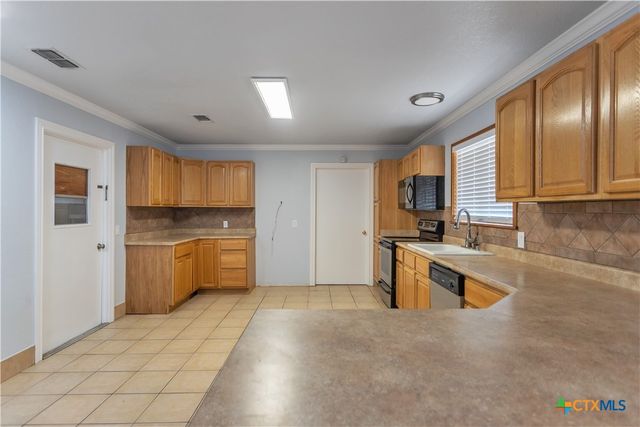 1338 Canary Lane, Seguin, TX 78155