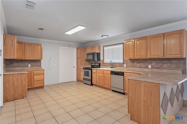 1338 Canary Lane, Seguin, TX 78155