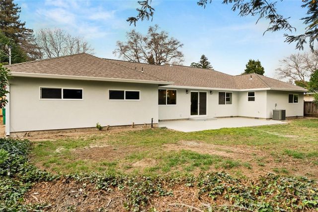 2 Canterbury Circle, Chico, CA 95926