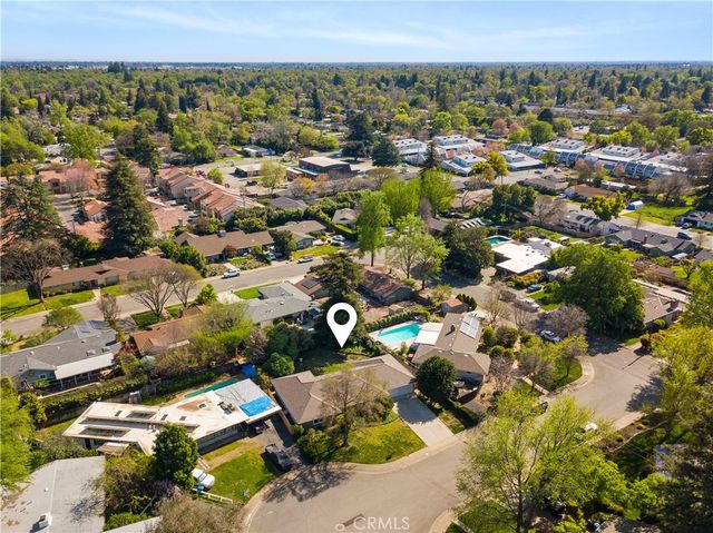 2 Canterbury Circle, Chico, CA 95926