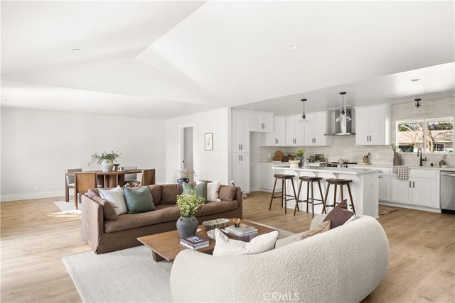 2 Canterbury Circle, Chico, CA 95926