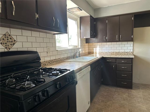 10401 E 69th Street, Raytown, MO 64133